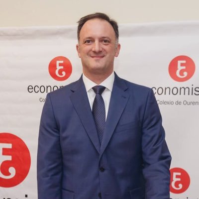 Economista. Profesor @eduxunta Ciclos (Adm. y Gestión). Secretario general Economistas Ourense. Pasión : Comunicación , Oratoria, debate 🗣 y 🏀#docendodiscitur