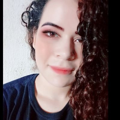 ♥️animes e memes 😁
🎶música e 📽️filme 
cançeriana ♋
fazer amizade ✌️
             
Minha vida não é perfeita, mas sou feliz e encaro o futuro com esperança!♥️