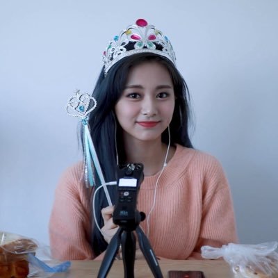 twicetagram9's profile picture. 