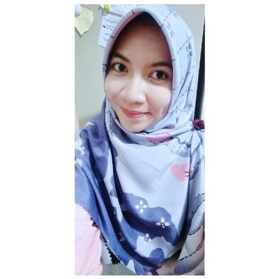 zahra_aaa's profile picture. crooked girl, doctor, swimming coach