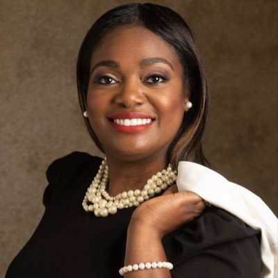 Mother to an amazing daughter 🎀 | Wife | Director of Finance | Chief Financial Officer | 📝 Former Principal
