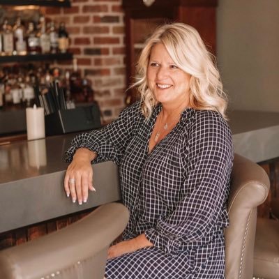 Social Media Manager | Founder of Socially Brave | Confidence Coach