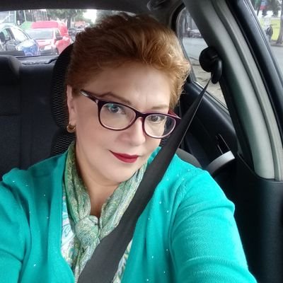 Licenciada en Derecho, egresada de la H. UNAM, Ciudad Universitaria.