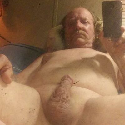 A country boy living in Southeast Arkansas with the desire to allow every woman on earth that loves to see a man naked or even Cumming to see and watch me !