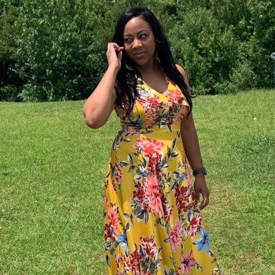 ValenciaElenaB's profile picture. Favorite language is #MUSIC :) My only competition is the reflection I see in my mirror #804 #252 #RVA #Gemini #Celtics #Steelers