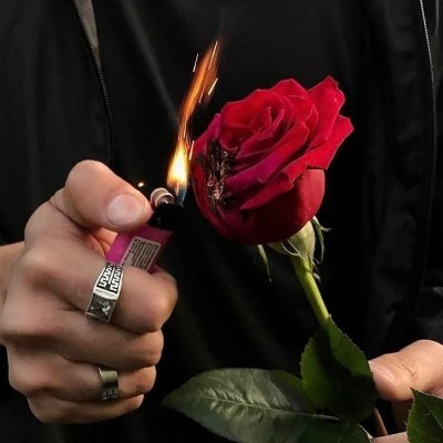 Ars longa, vita brevis🥀.
(they/she/he) 🏳️🌈.
I like to complain and do nothing to make things better☯️.
✝️XXIV✝️