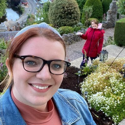 MA Publishing and BA English Graduate. Poet. Copywriter. Digital Marketer. MH Advocate. She/Her 🏳️🌈