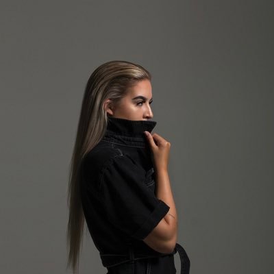 lapostropheray's profile picture. 