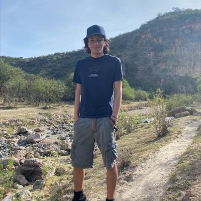 Santiag44803952's profile picture. Estudiante, Computologo y tetardo