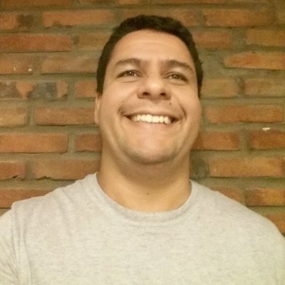 Leio, escrevo. Programo computadores em @brandizzi@mastodon.social. Costumava bloquear com facilidade e apagar tuítes, mas nem venho tanto aqui