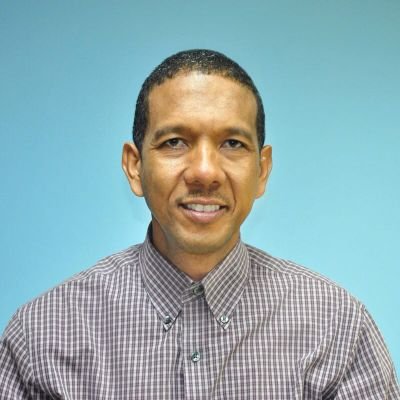 Lic. en Comunicación Social (Periodismo), locutor y corrector de texto. Miembro del Colegio Dominicano de Periodistas, CDP. Amante de la paz y la solidaridad.