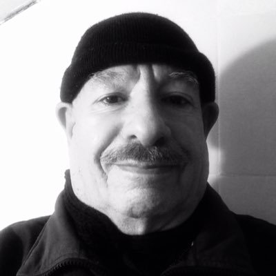 Caraqueño,magallanero,egresado de la ULA,sin el titulo de lic.en historia.,creo no volveré a ver a venezuela libre,feliz y avanzando, mi patria es un recuerdo