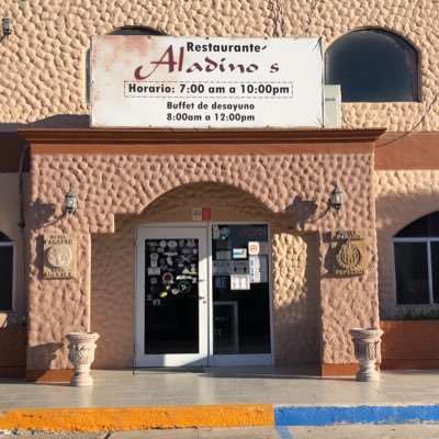 Restaurante Aladino’s de Hotel Paraiso
tel: 638 383 2818, 383 21 75 Ext. 2
Constitución y Simón Morua s/n colonia centro CP83550 Pto. Peñasco Son.