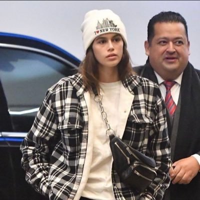 6rcvb's profile picture. The moon is always alone