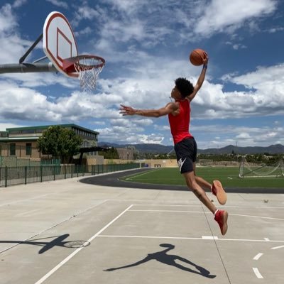 IM A STAR IM JUST SITTING IN THE LOW LIGHT UNM commit 😈