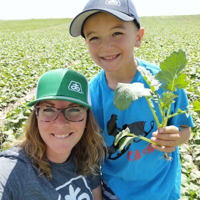 Mom, wife & farm girl.  Pioneer Seed Rep, CCA.