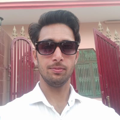 Ersumit17's profile picture. 