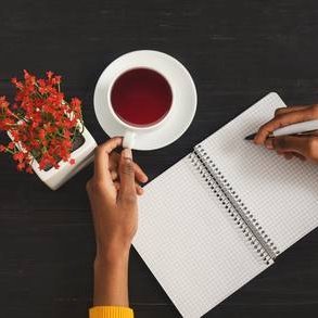 melaninNtea's profile picture. Gemini. Lover of justice, social commentary and ☕️