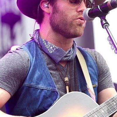 Drake white and The Big fire Live available now! Follow us @drakewhite for the latest details! Stars EP Available NOW: https://t.co/40ys9FzPUw