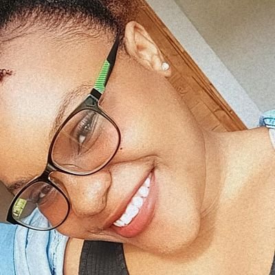 Sorrisos espontâneos têm uma beleza especial, pois revelam a sinceridade de um coração♥♥♥