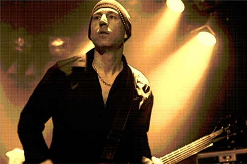 i'm a Guitarist/Songwriter living in the San Francisco Bay Area signed to Steve Vai's Digital Nations label. http://t.co/TMYmME8okw