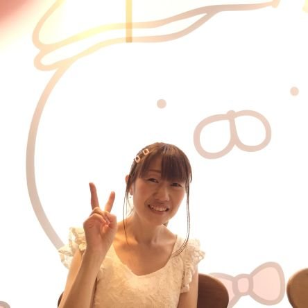 音楽が大好き!!歌うのも聴くのも(*'▽'*)♪ レオパ(ヒョウモントカゲモドキ)大好き♪ 1児の母です✨ R2年2月27日(木)舞台「創作劇ひぽ」轟花子役🍀フルート🪈ドラム🥁見習い中🐰⭐️