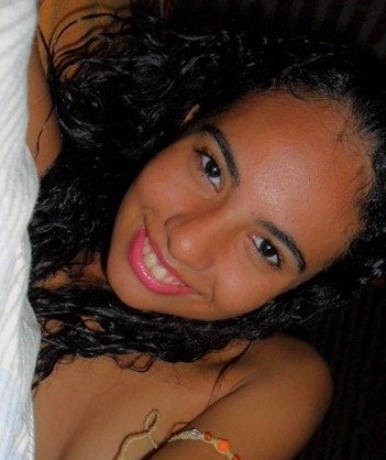 Quer um conselho? Seja feliz e não se importe com as pessoas ao seu redor, elas não sabem METADE do que acontece com você.