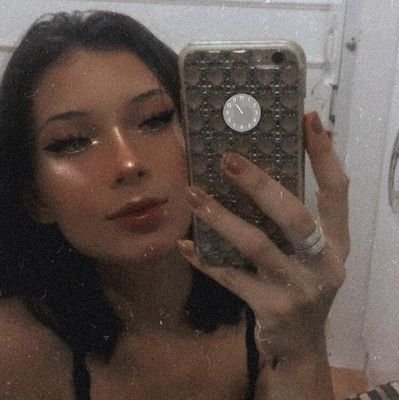 flatmoon_'s profile picture. A confusão em pessoa 🤯