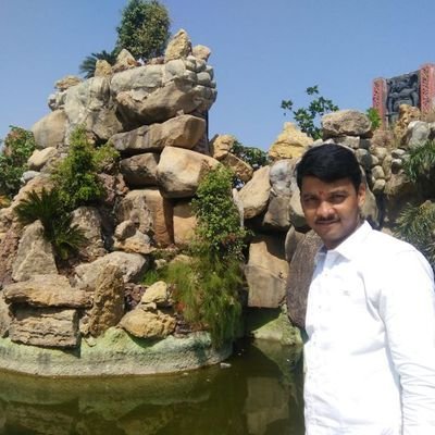 ShelkeBalasahe3's profile picture. हर साम सुहानी नहीं होती.
हर चाहत के पीछे कहानी नहीं होती .
    कुछ तो असर है मोहब्बत का .
वरना महलो  की रहने  वाली माँ पार्वती  .
     भोलेनाथ की दीवानी  न होती