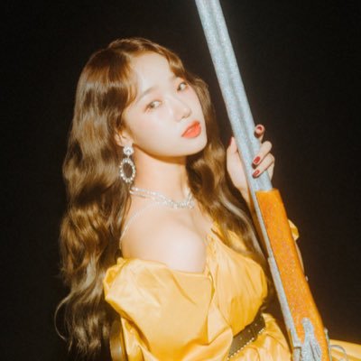 choi yoojung from @wekimeki