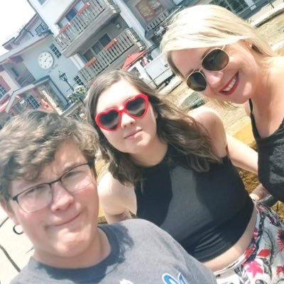 ahawks2011's profile picture. Peyten and Brett's mom, educator, believer in others, Middle School Principal