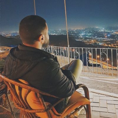 ‏‏‏‏‏‏‏‏‏‏الشخص الوحيد اللي بتتقارن فيه، حالك اللي كنته بالماضي. 

راجع حساباتك، روض أفعالك وكمل لو ضميرك راضي.