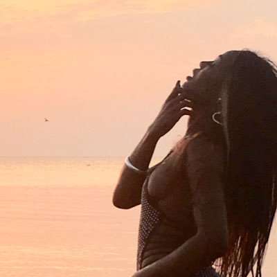 Writer/DANCER/MODEL Legendary SEXKITTEN(BlkPANTHER✊🏾😻)Chi -ProudAuntOf6 #sagittarius MotherOfkittens Aka* Rose 🌹 INCREDIBLE✊🏽STREET POLITIC