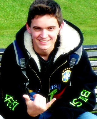 Edu_Vidi's profile picture. Visitas sempre dão prazer. Se não na chegada, na saída.