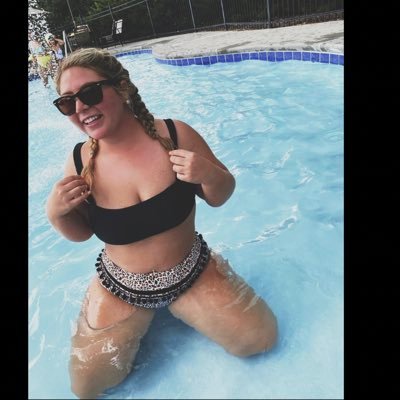 tay_haire's profile picture. just a girl who loves gas station food