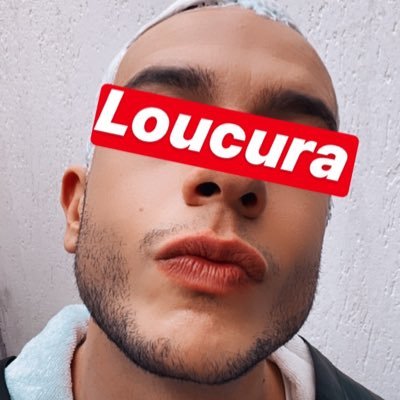 Todos me chamam de Santa, só que de Santa eu não tenho nada.