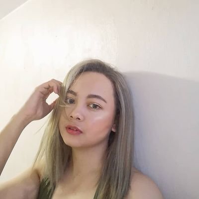 iamloria_'s profile picture. I love fashion. I love books. I love life.