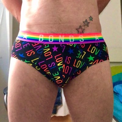 hello guys, I love underwear from other guys 👅🍆Love them dirty, smelly and tasty the most. if you like to send me your dirty underwear feel free to do 👅🍆💋