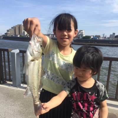 medaka0406's profile picture. ただの釣り好きです＾＾： 釣り好きな人フォローしてください！ 鯉釣りとバス釣り半々でやってます！！
てか川釣り全般やってます！

エサ釣りは家族でしてますがルアー釣りはほぼ単独です！笑

こんなオレですが、釣りマナーはちゃんとしてますので安心してください！
釣り場あってのアングラーって事を理解してます！