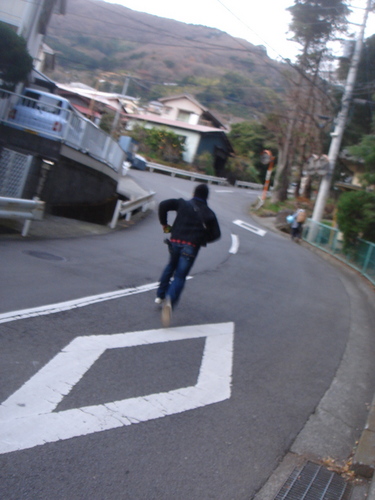 １. えいごのできる、かしこくて、かっこいいおとなになりたいです！
２. せかいじゅうのまちにでかけて、おいしいものをたべたいです！
３. たいせつなひと(たち)をたいせつにしたいです！
