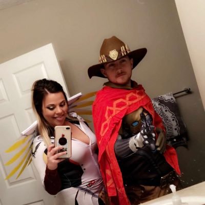 please oh god I’m begging you don’t follow me...|| @beetsy on Twitch || Join The Hive Discord and bring a friend! https://t.co/NOFZtqVIN6