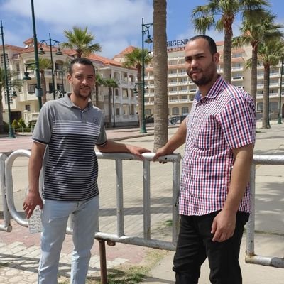 ‏صاحب معرض موبليا