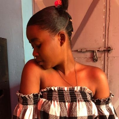 costanombo's profile picture. love my family 
love my fans
love every one