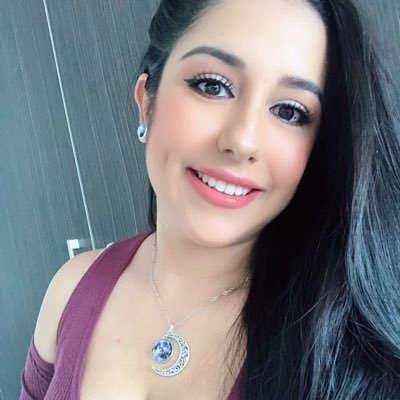 🌹Si la Rosa no tiene espinas, no sería una Rosa 👀Roxana Morales de Schechnner 🐤Twitter: @sifrinerias 👻Snapchat: sifrinerias Panamá