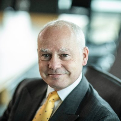 Manchester Shoulder & Elbow Surgeon, member of OrthTeam, Consultant at Wythenshawe Hospital