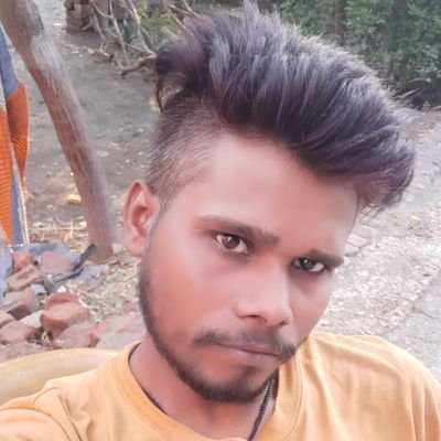 हम खामोश तब होते है,
जब हमारे अंदर बहुत शोर होता है !!