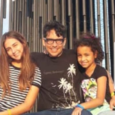 Emprendedor siempre en busca de reconocer la intuición adentro de mi, y convirtiendo los errores en enseñanzas