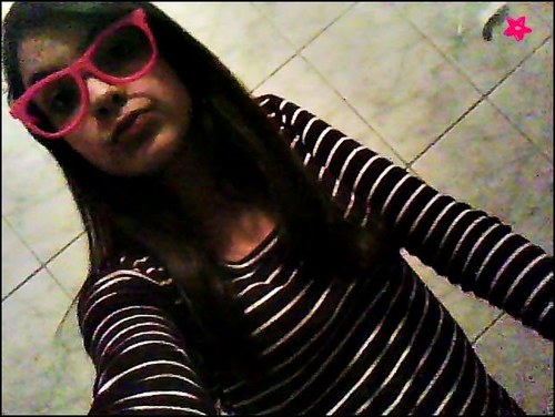 - Ela curte um funk ela é de balada , ela gosta da nigth , ela vive a vida tão intensamente não vejo maldade é só curtição ♪'