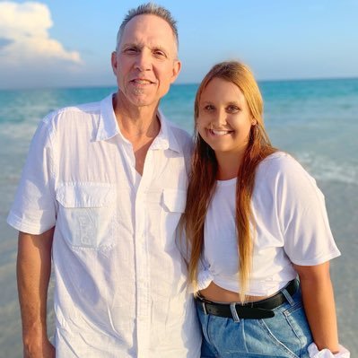 StriekerNatalie's profile picture. 🌺🌻