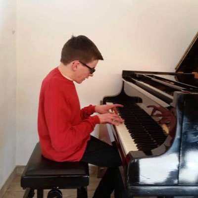 I'm Stefano, I have two rare genetic diseases and I have a great passion for classical music composition 

#stefanoceruti #composition #filmmusic #musicforfilm
